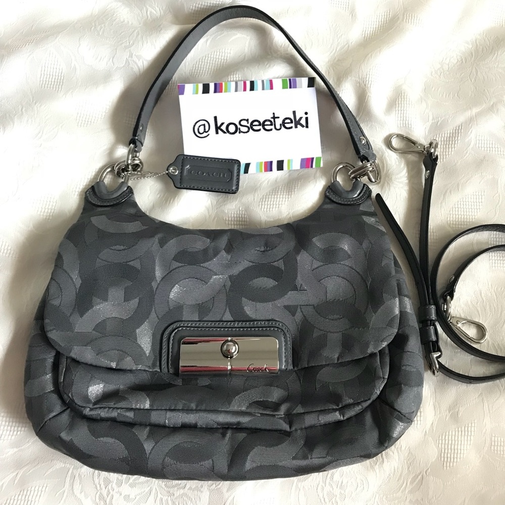 Coach purse comes with detachable strap
